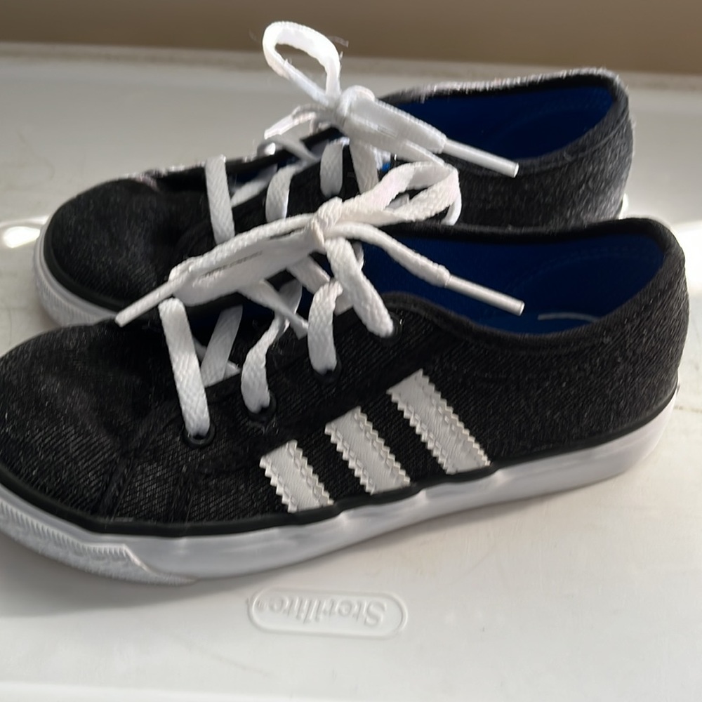Adidas Nizza sneakers child size 10